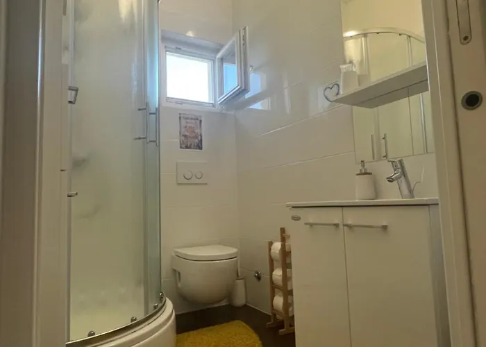 Sirius Apartment *